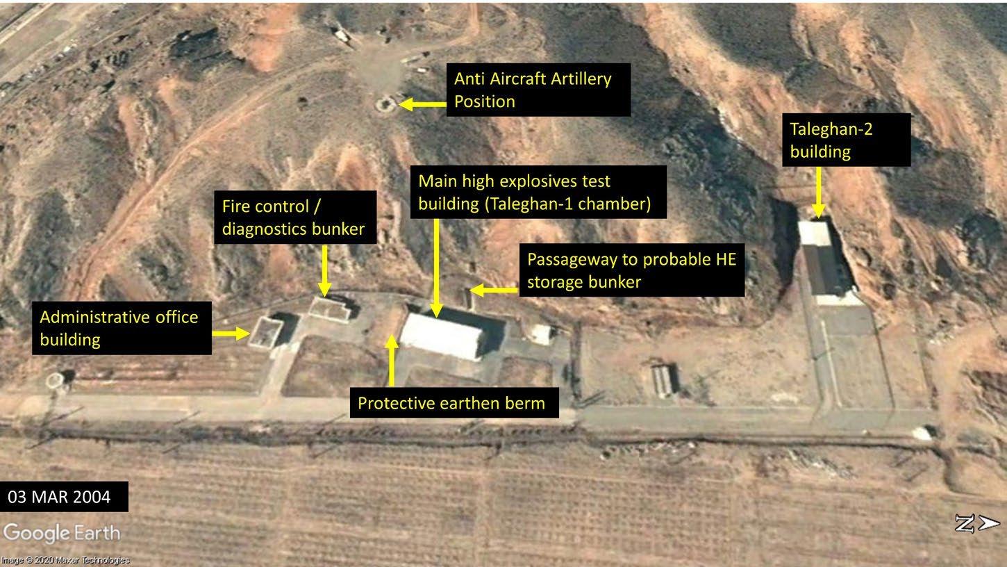 شکل ۴.۵. تصویر نشانه‌گذاری‌شده از ساختمانِ حاوی «تالهغان ۱»، همان‌طور که در شکل ۴.۴ دیده می‌شود. نشانه‌گذاری‌ها از مؤسسه است.