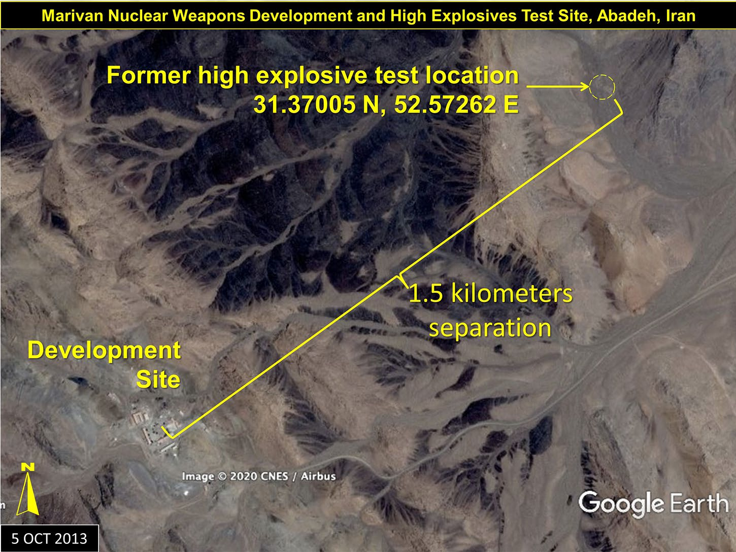 شکل ۴.۲۳. سایت آزمون انفجار شدید ماریوان نزدیک آباده، ایران، همان‌گونه که در ۲۰۰۶ دیده می‌شد.