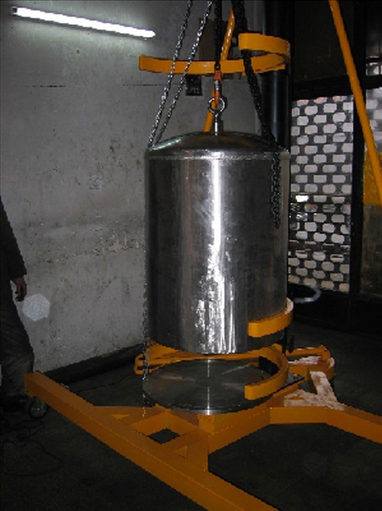 شکل ۹.۴. اسلایدی از آرشیو و ترجمه آن درباره سه روش برآورد بازده که توسط پروژه میدان دنبال می‌شد.